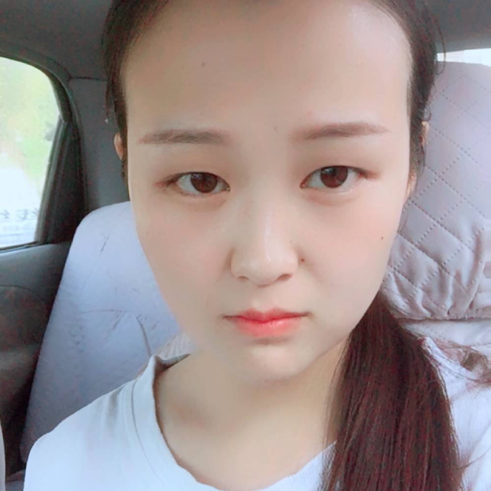 微笑淡凉的夏末的照片