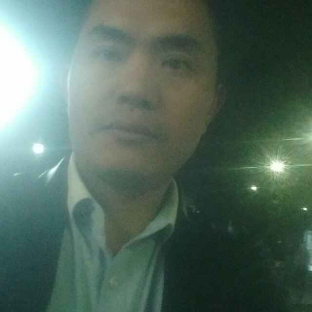 巨人爱细心的照片