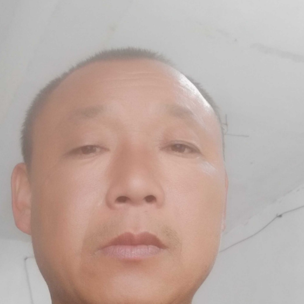 溪流回首默默的照片