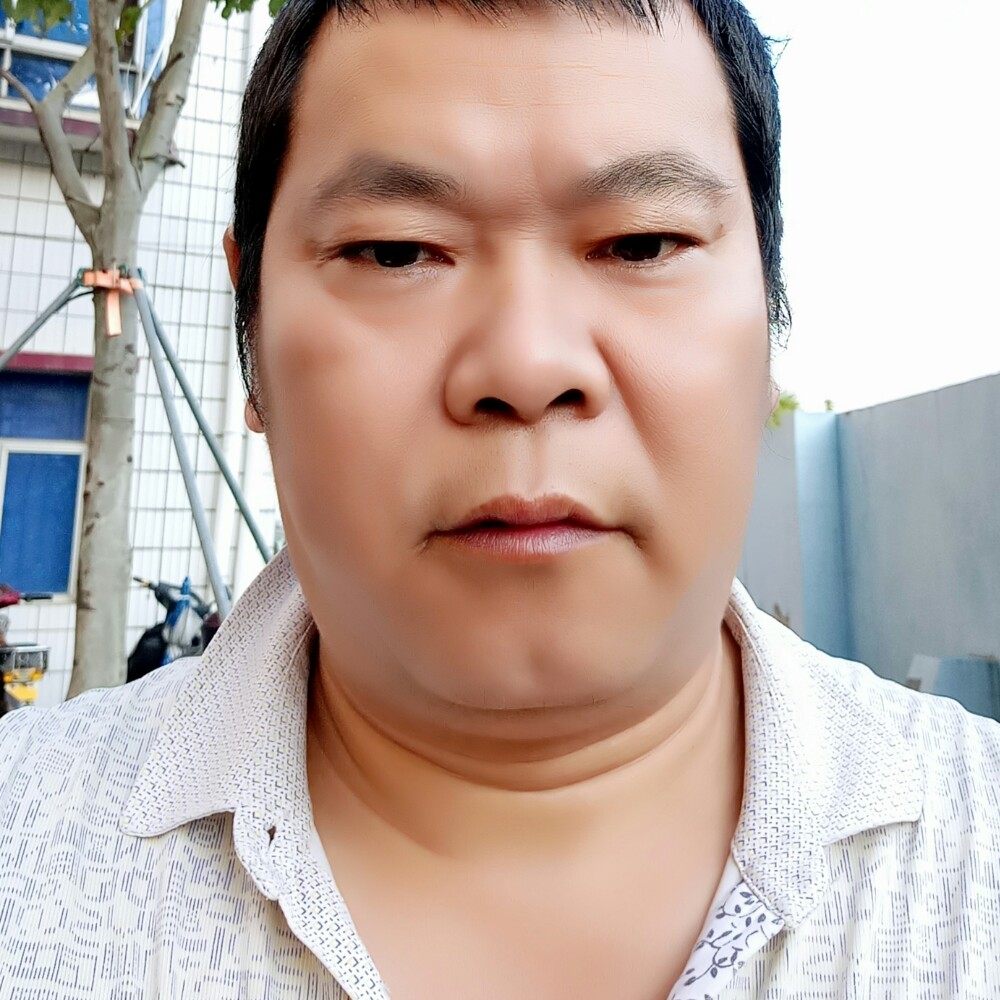 舒心深拥小土豆的照片