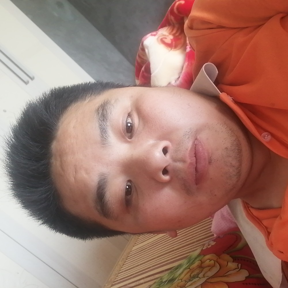 激动漫步春华的照片
