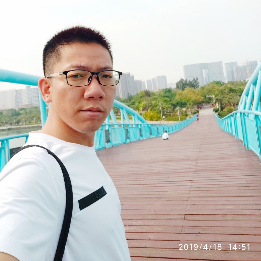 向着阳光前行的照片