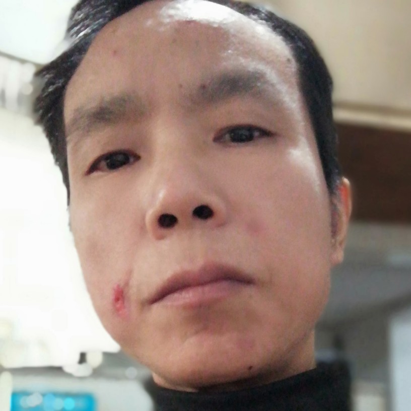 有爱花自开的照片