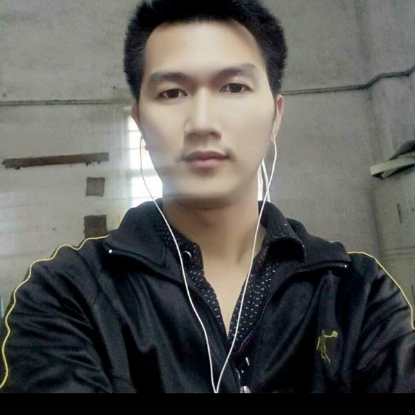 爱动的跑步鞋的照片