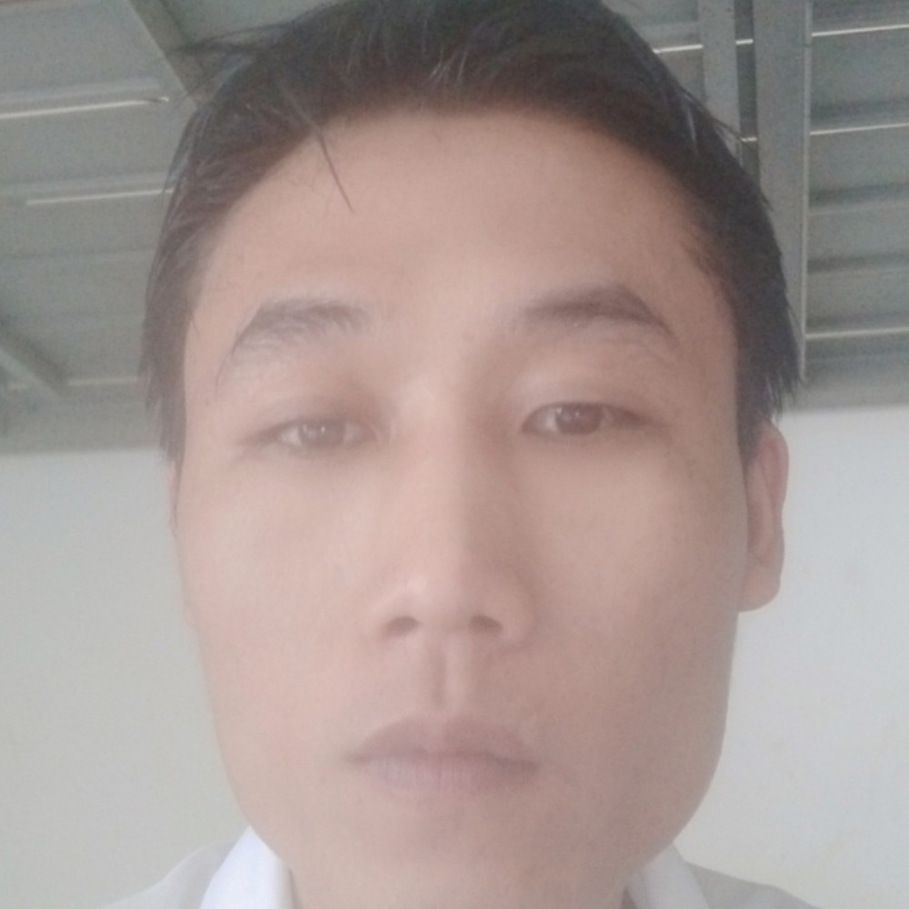 寂冷闻樱桃的照片