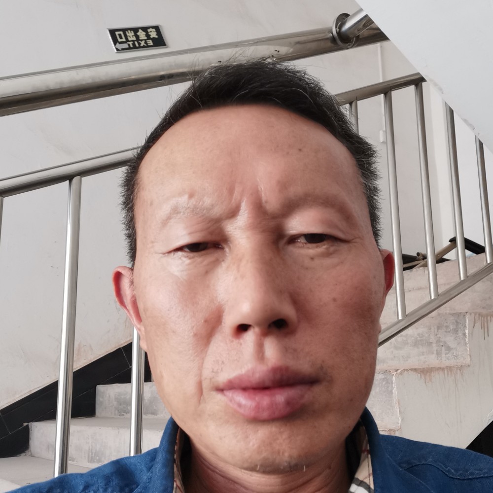 嚓茶倾心愉快的照片