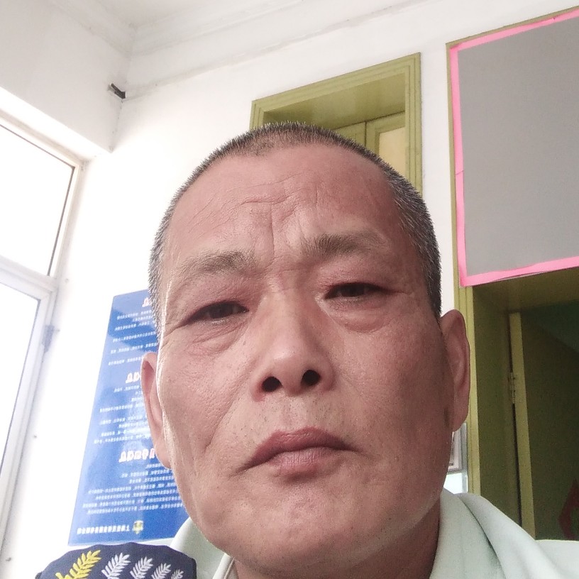 春华笑点低的照片