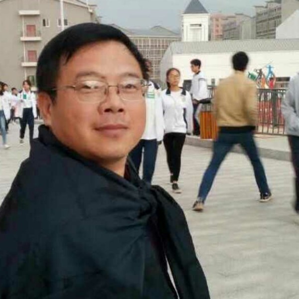 辛勤拾忆帽子的照片