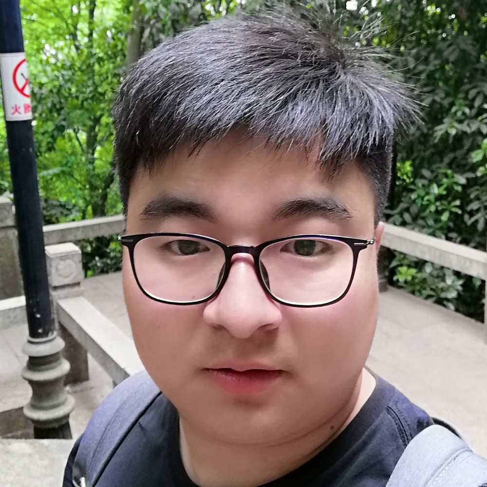 机灵凝眸秋月的照片