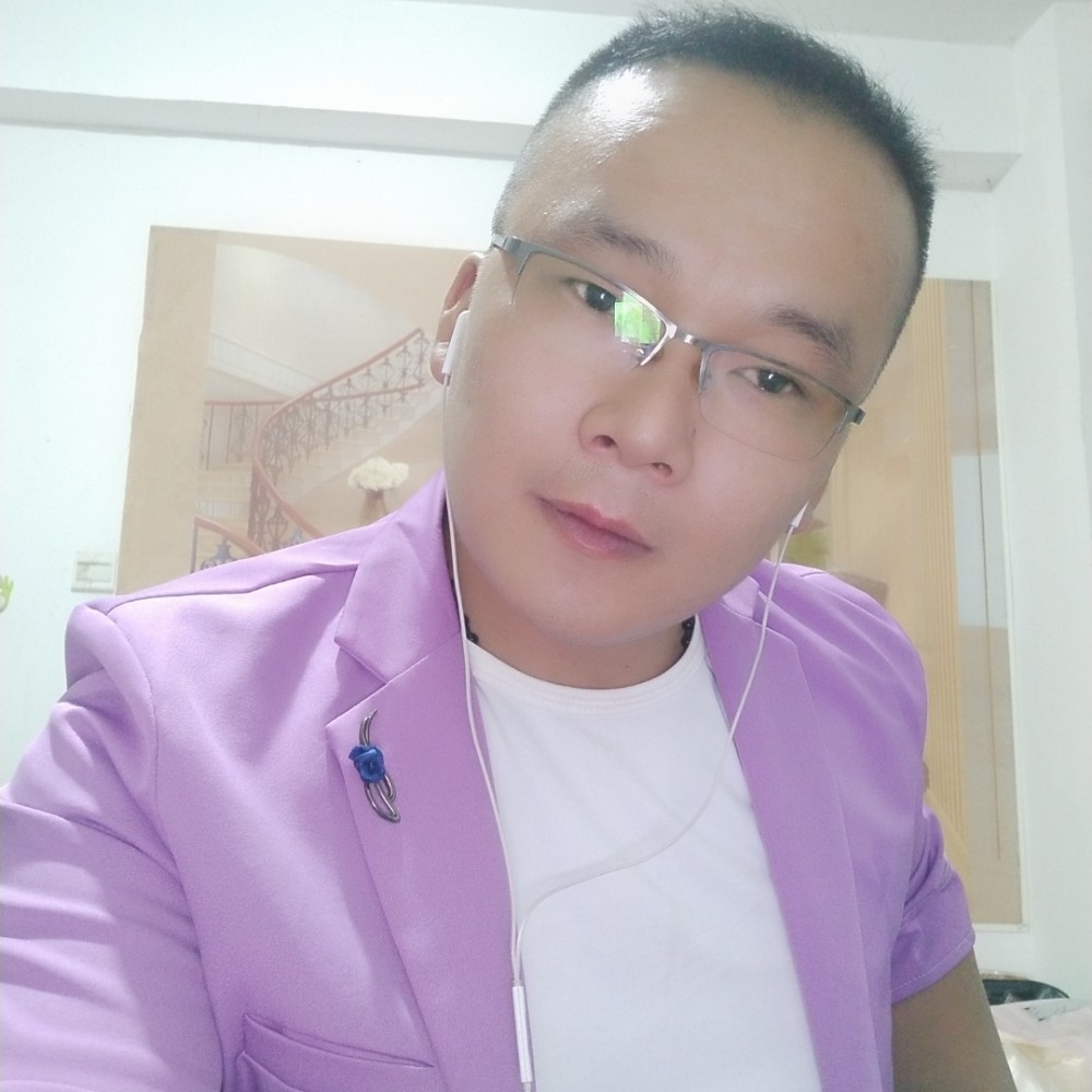纯情灰狼的照片