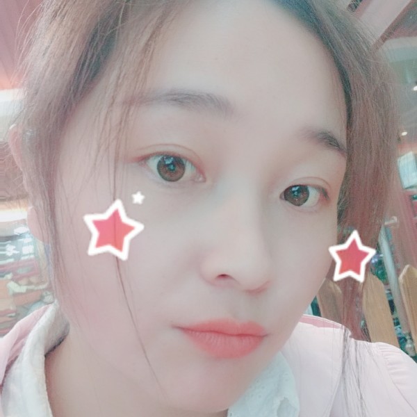 卡布奇诺的水杯的照片