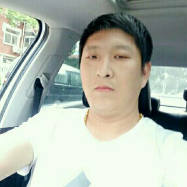 敢爱敢恨的男子的照片