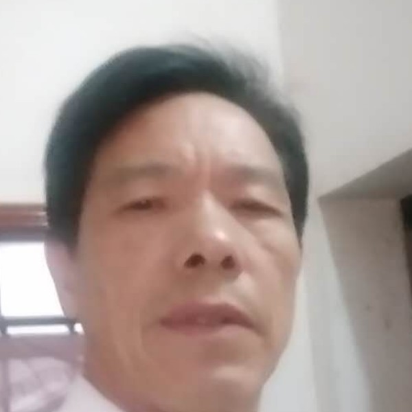 背后挽手大叔的照片