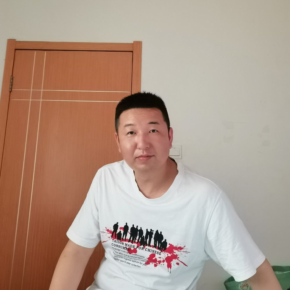 过客笑甜蜜的照片