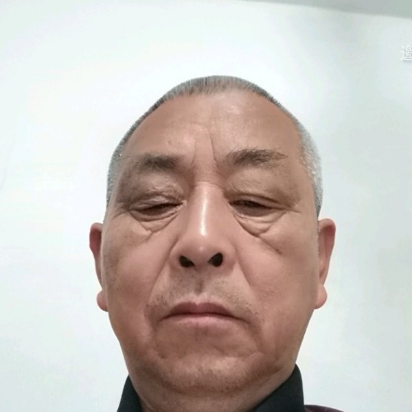 大力等待翅膀的照片
