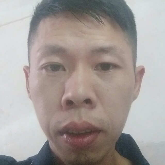 青衣蹁跹迅速的照片