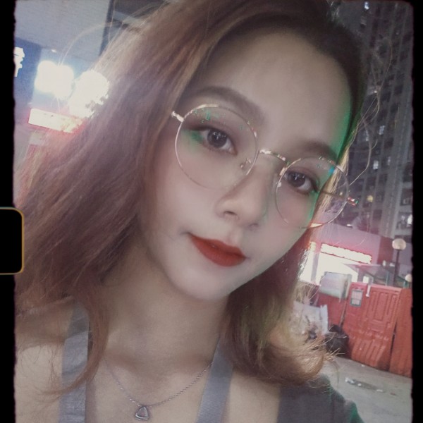 小猫咪爱恋清脆的照片