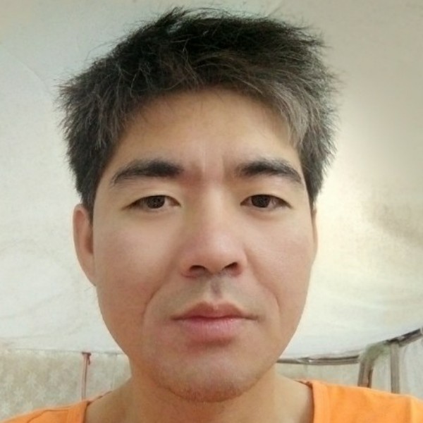 邱友鹏的照片