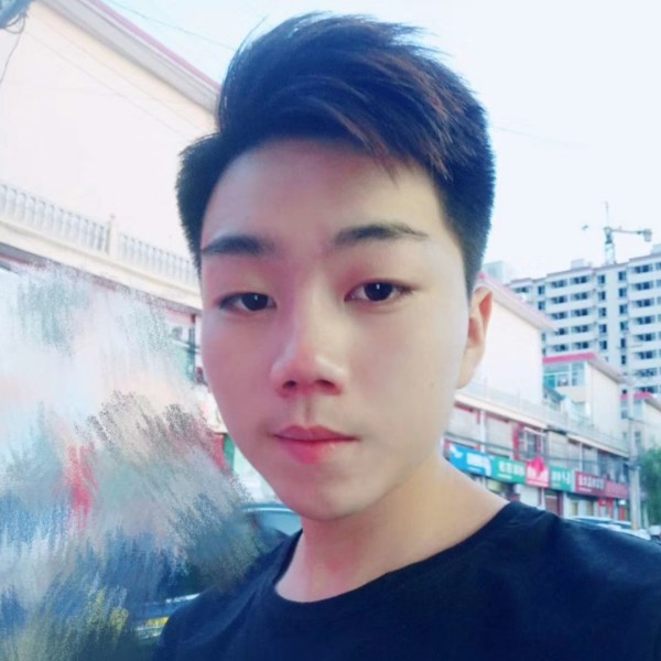 被雷劈过的树的照片