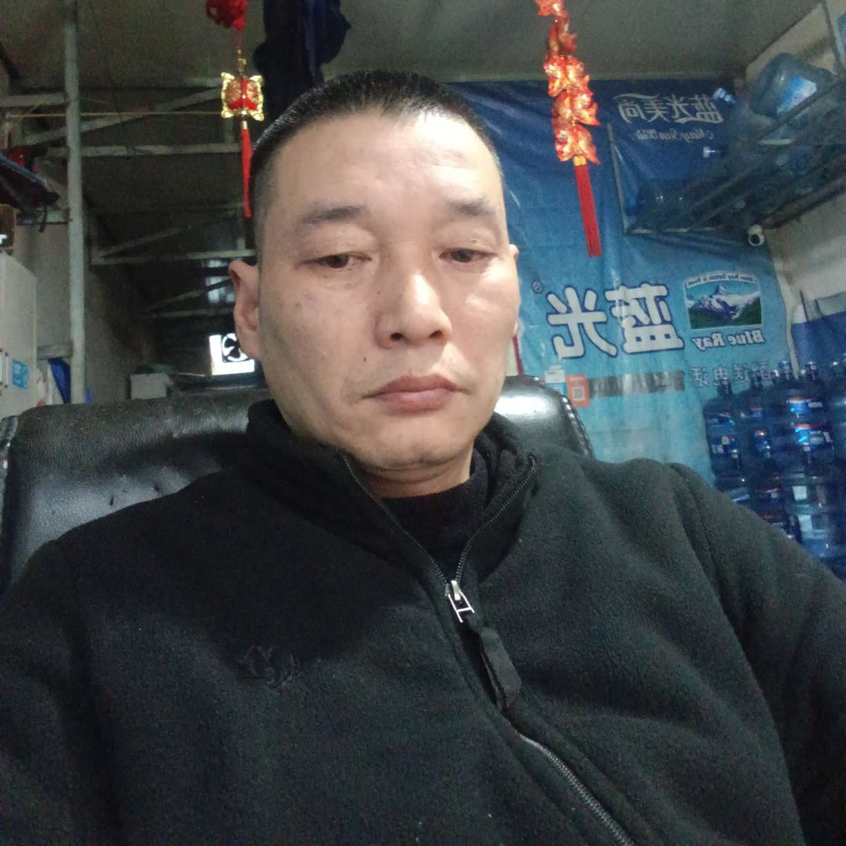 美丽深拥荔枝的照片