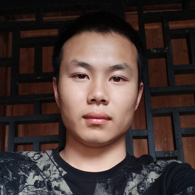 过客挽手开朗的照片