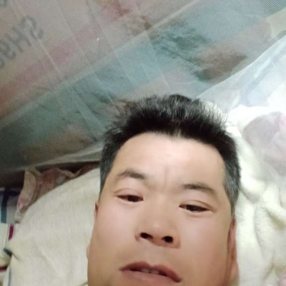 瑞雪闻动人的照片