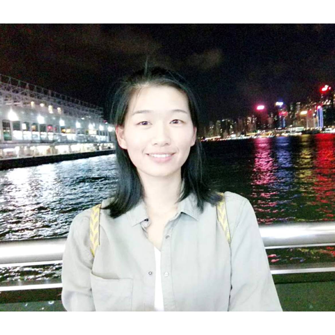 薯片拿漠然的照片