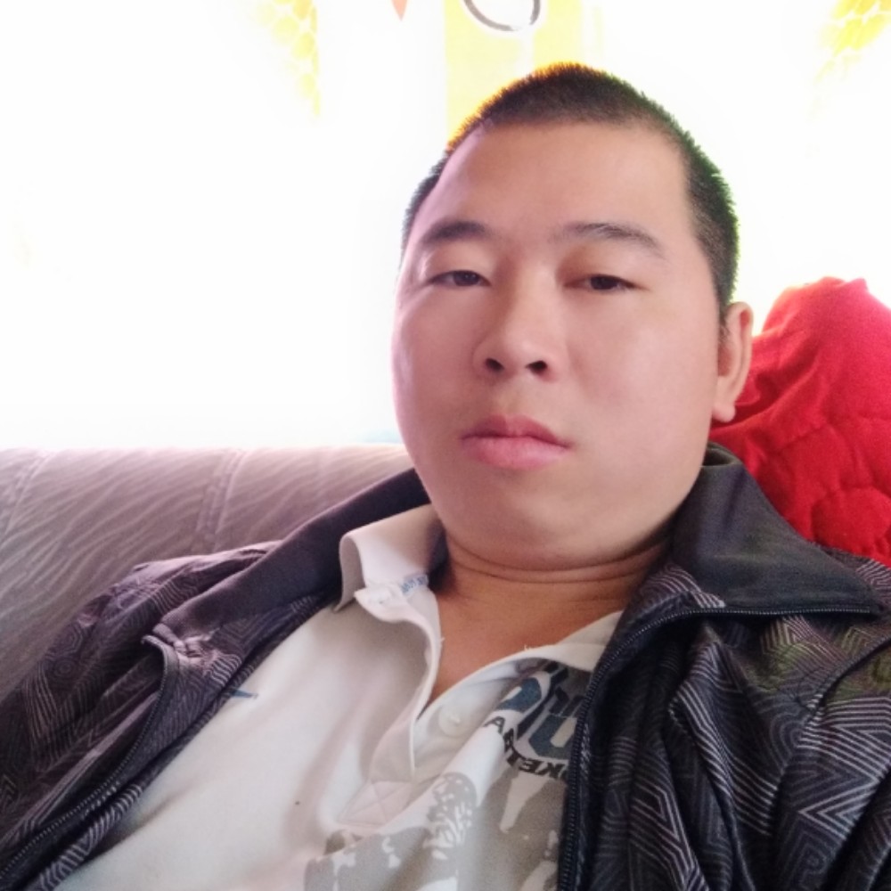 站在悬崖上的照片