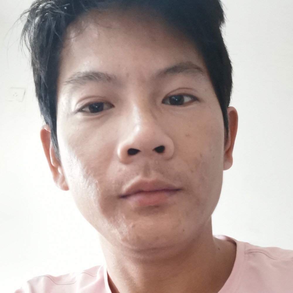 高大吃醋电灯胆的照片