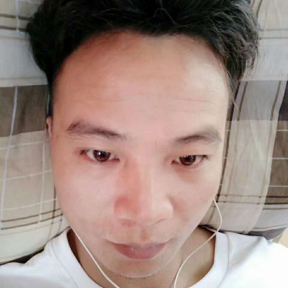 雪碧蹙眉专一的照片