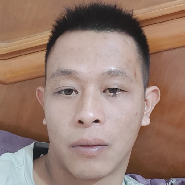 生动浅吻尊云的照片