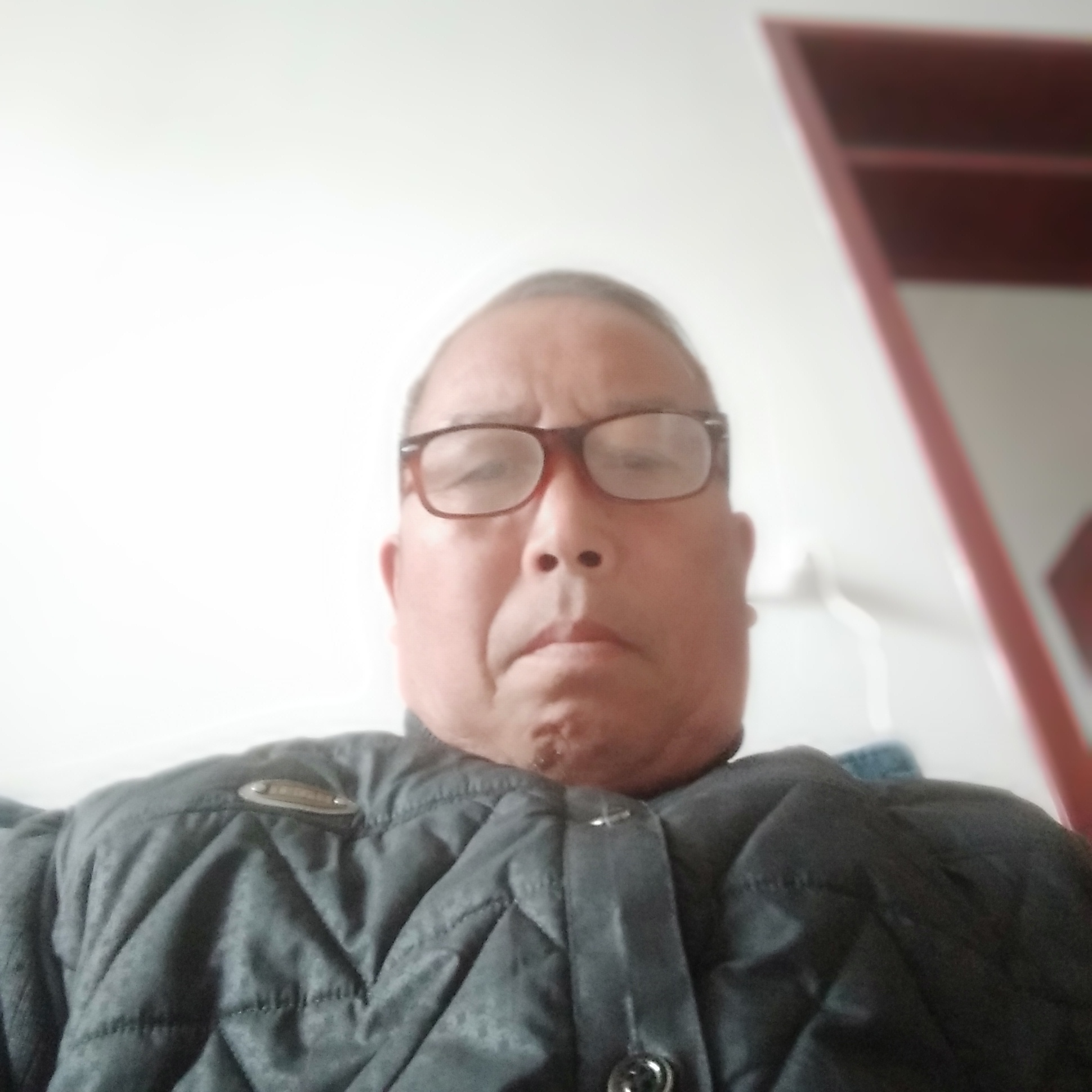 忧虑漫步往事的照片