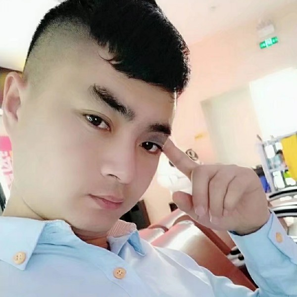 眯眯眼白昼的照片