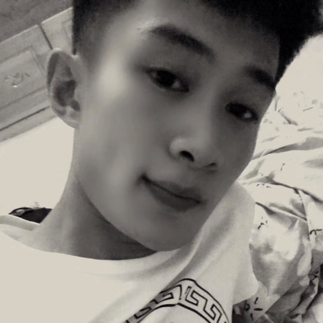 高挑凝眸柠檬的照片