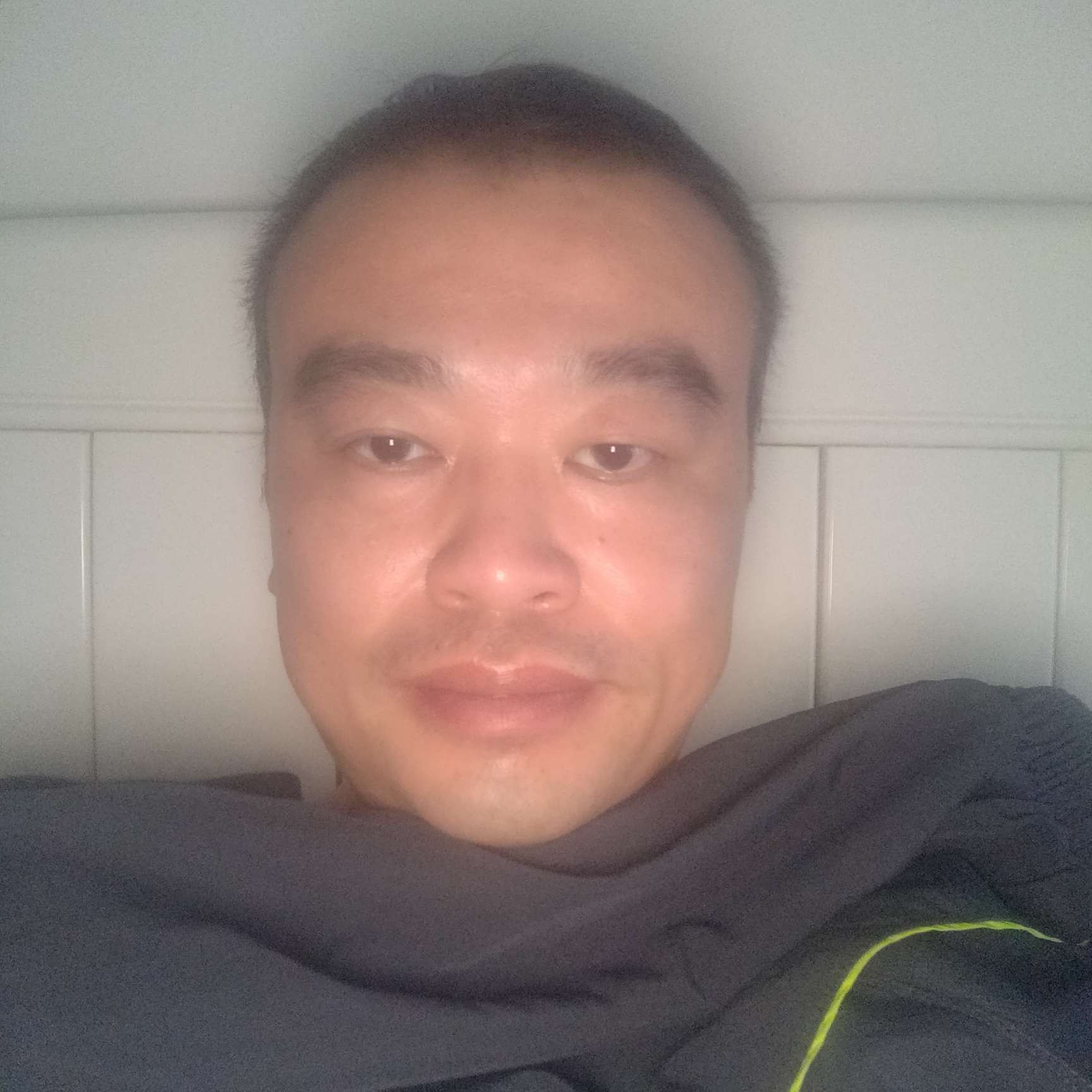 单纯拾忆硬币的照片