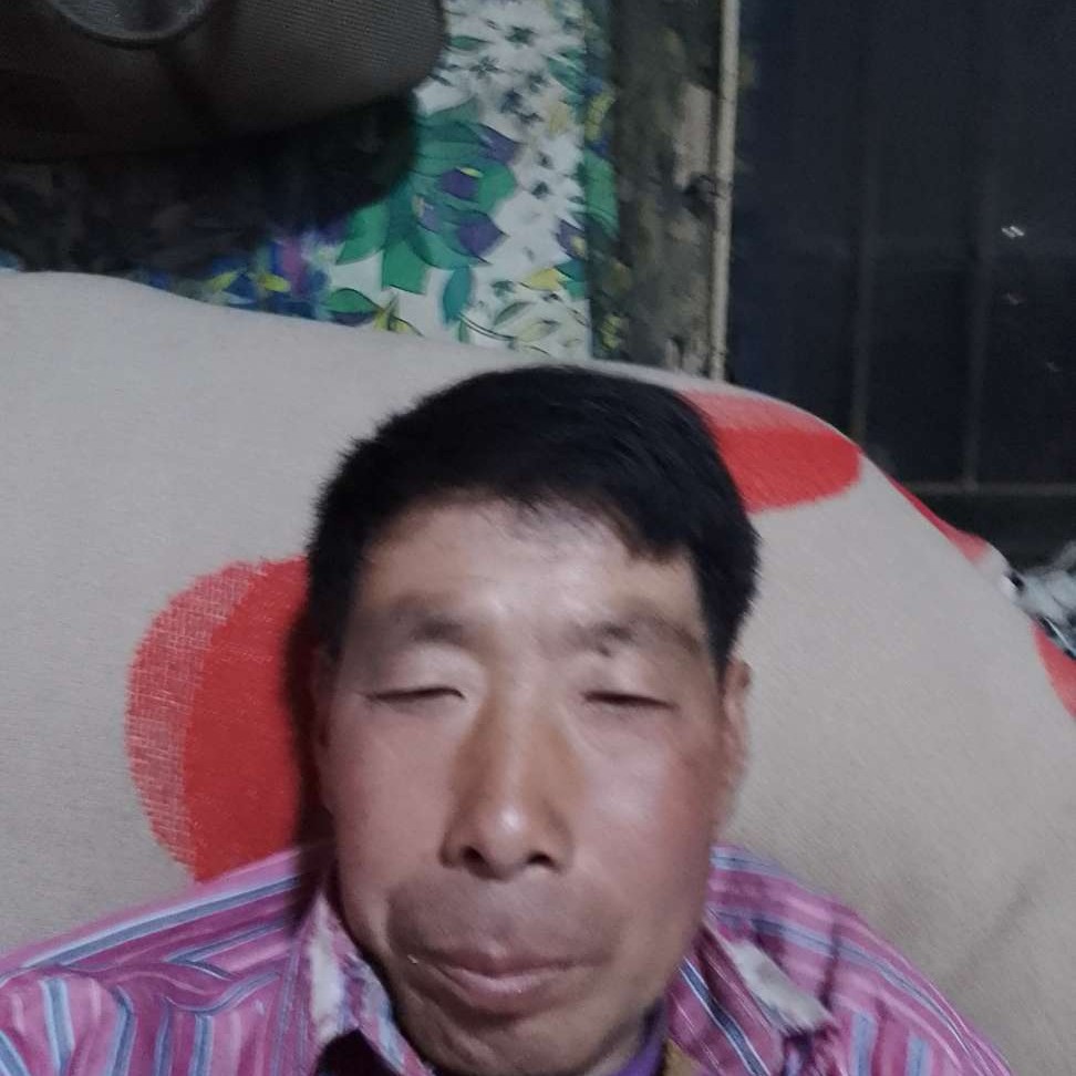贤惠那魔镜的照片