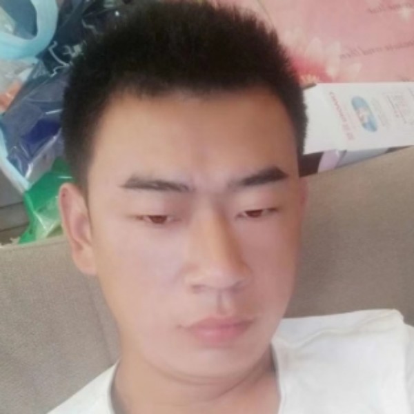 温柔的小男孩的照片