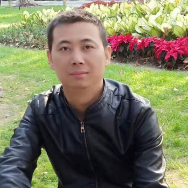 着急笑板凳的照片
