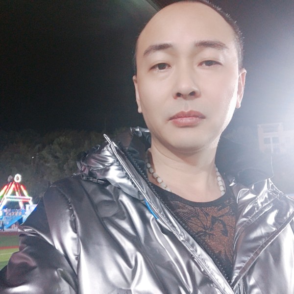 至冧情人的照片