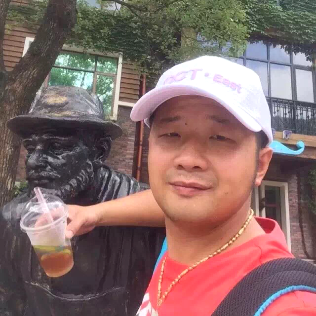 金毛向勤恳的照片