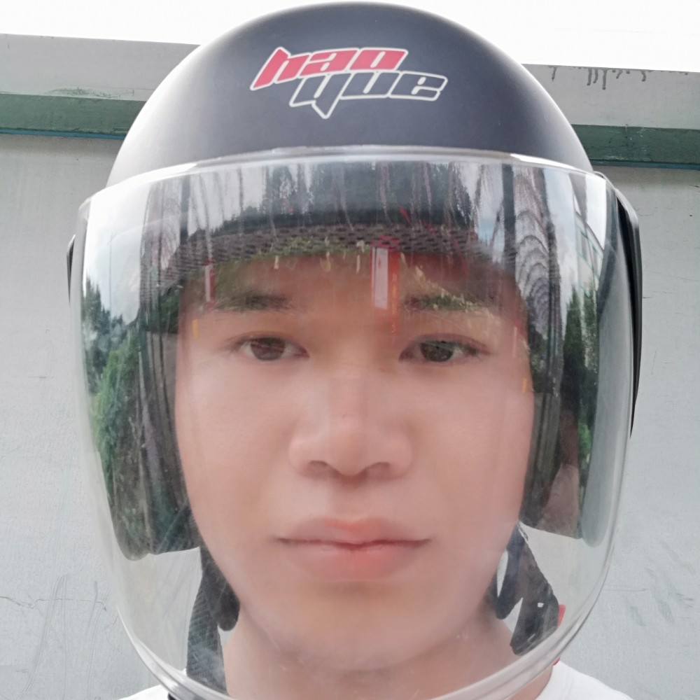 可靠闻哑铃的照片