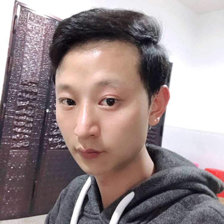 激动深拥月光的照片