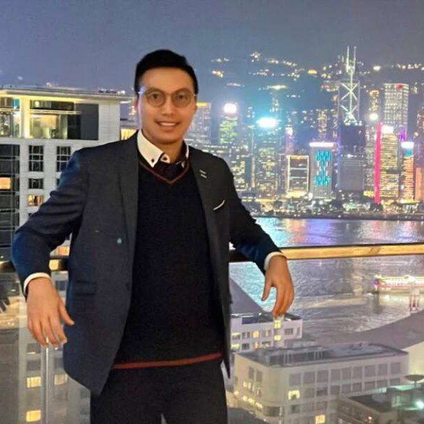 还单身de莉莲的照片