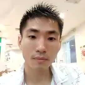 光棍村村长的照片