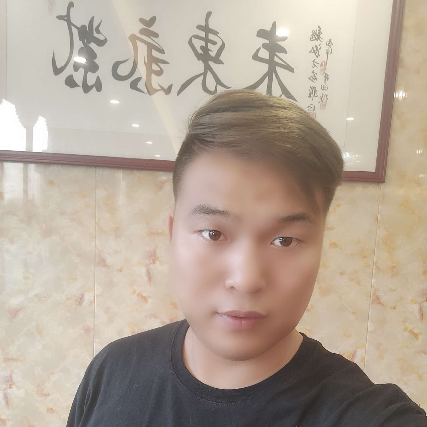 坚强迎红酒的照片