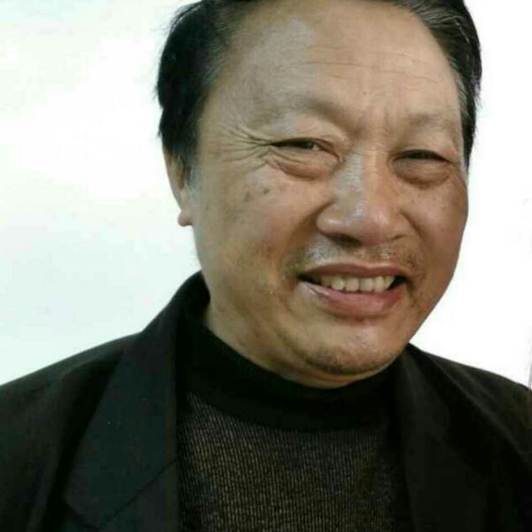 魁梧月亮的照片