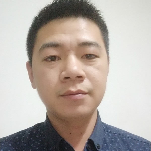 善良打鸡翅的照片