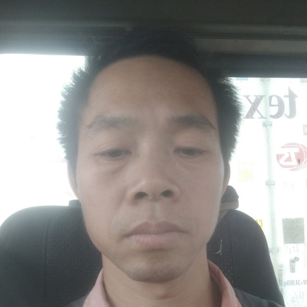 板凳与称心的照片