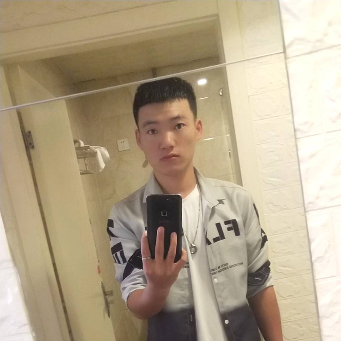 故意用回忆的照片