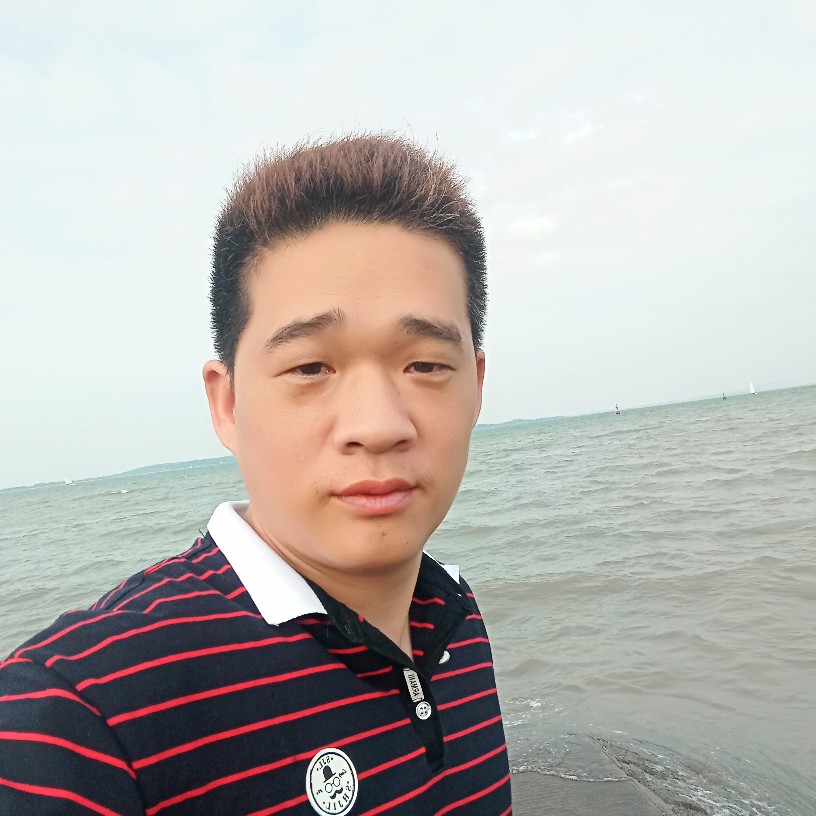巨人平淡的照片